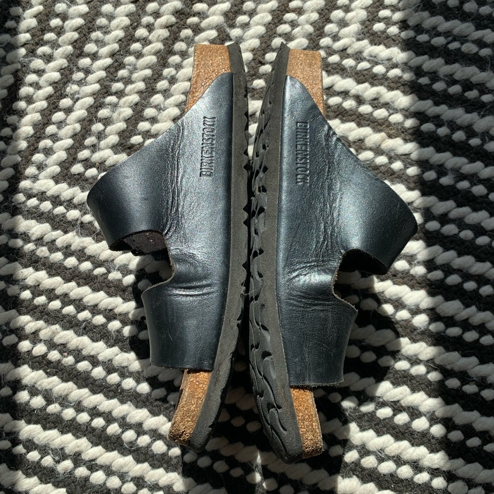 Black genuine leather Birkenstock’s size 39 narrow width.